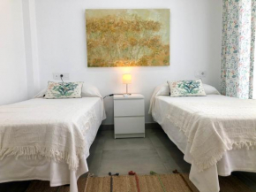 GATU PREMIUM Conil Sunset house con piscina, 3 dormit, 3 baños, jardín privado , wifi y parking, preferente mayores de 25 años y familias